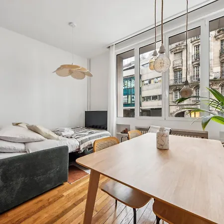Apartmán Bnbnova - Le Louvre & De Paříž