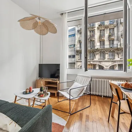 Apartmán Bnbnova - Le Louvre & De Paříž